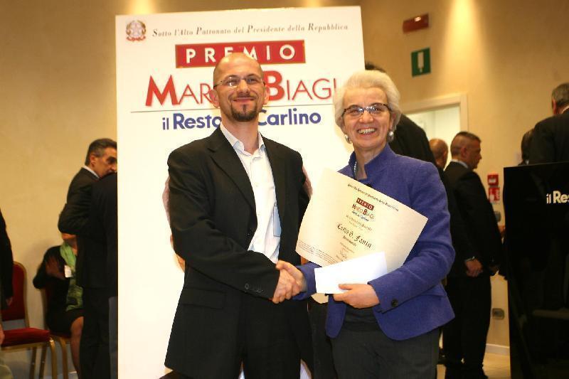 Premiazione premio marco biagi 2011 cooperativa sociale fanin